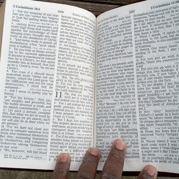 Nelson Giant print NKJV Bible - Picture 6 of 7